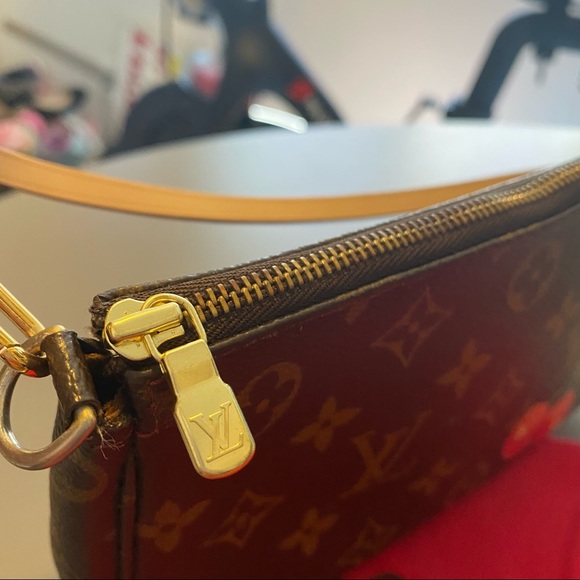 LV Monogram Cerises Pochette Accessories 2005 - Picture 3 of 10